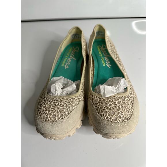 New NWOT Skechers Women 9 beige lace Casual Flat Slip-on shoes walk comfort - Picture 4 of 7